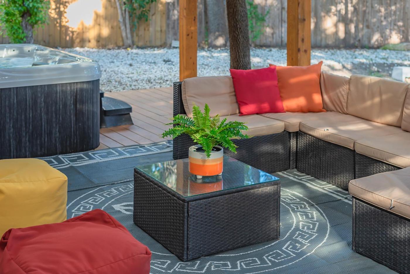 Luxurious Home With Hot Tub & Tree Deck By 6Flags San Antonio Eksteriør billede