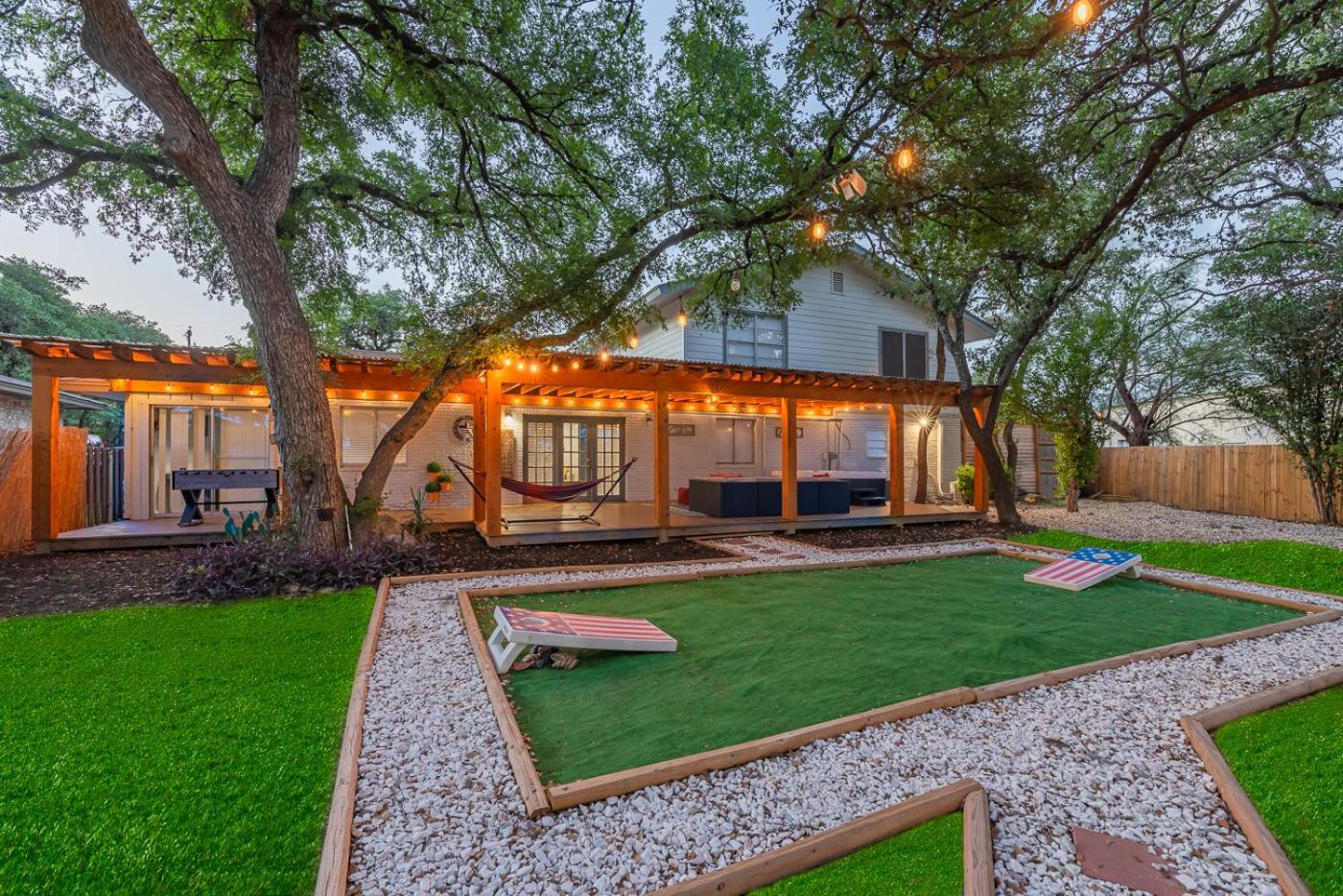 Luxurious Home With Hot Tub & Tree Deck By 6Flags San Antonio Eksteriør billede