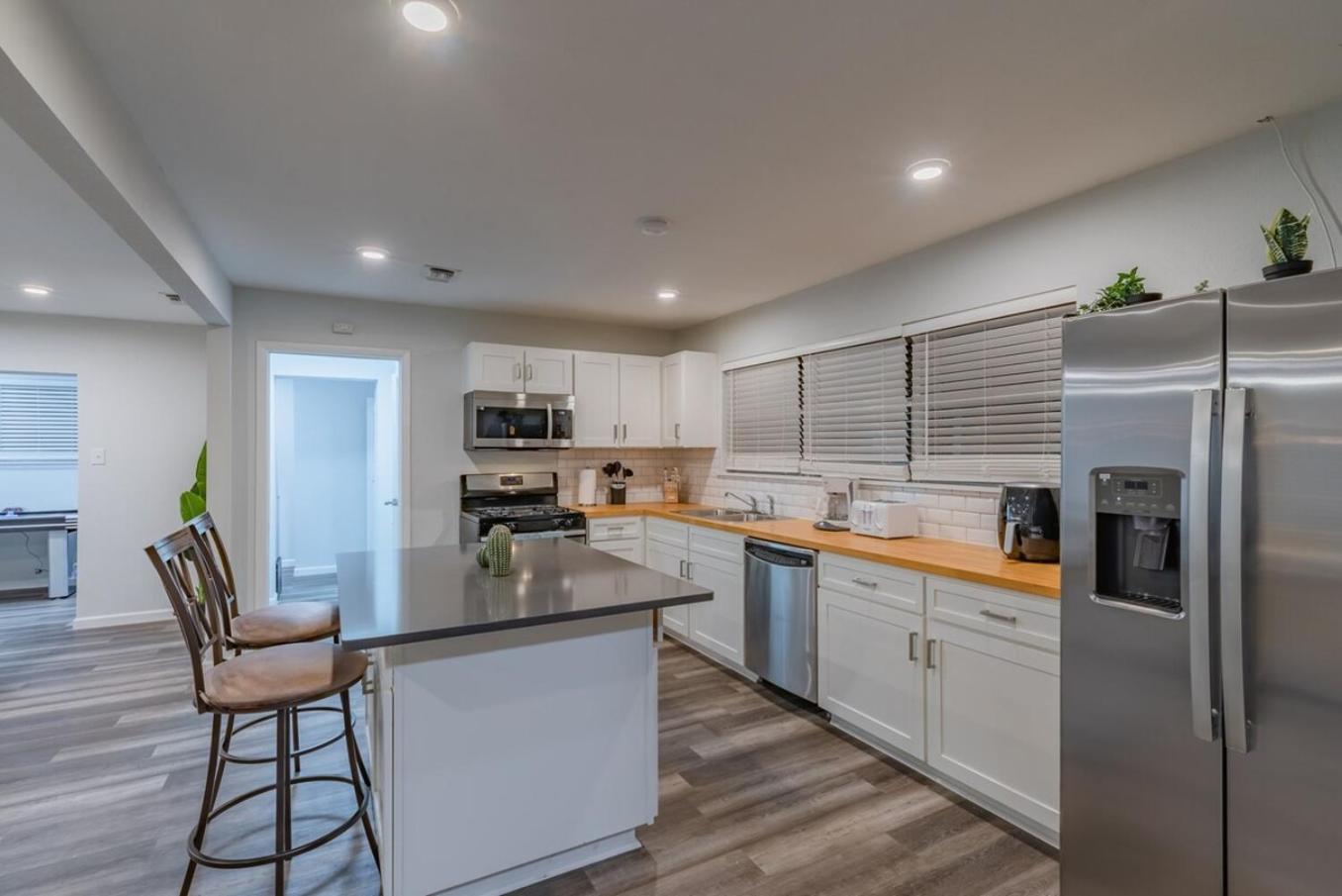 Luxurious Home With Hot Tub & Tree Deck By 6Flags San Antonio Eksteriør billede