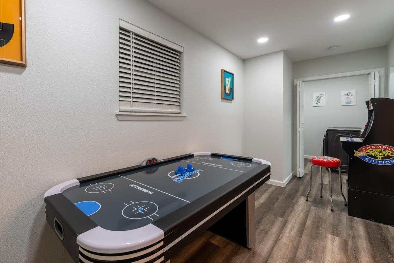 Luxurious Home With Hot Tub & Tree Deck By 6Flags San Antonio Eksteriør billede