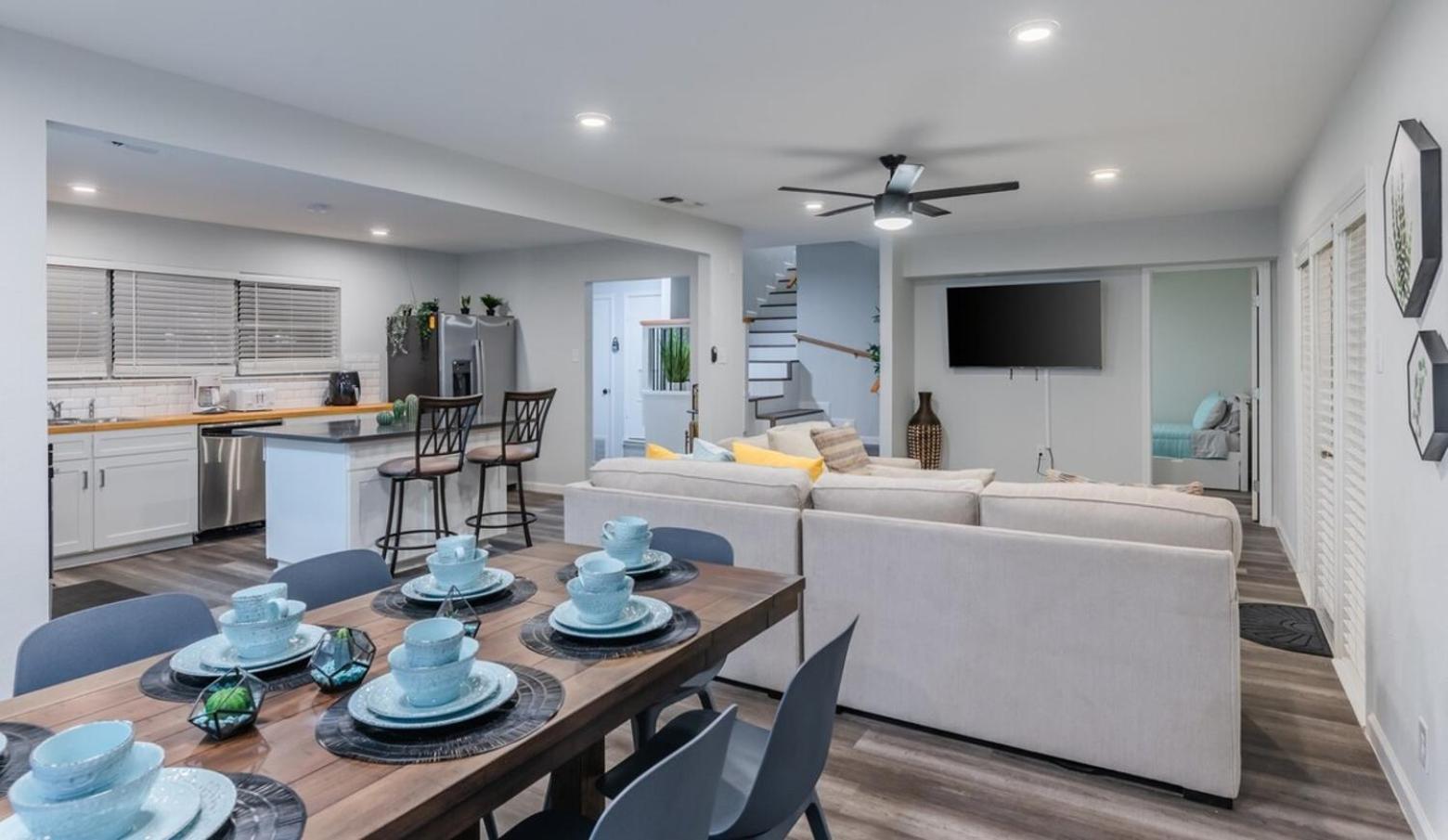 Luxurious Home With Hot Tub & Tree Deck By 6Flags San Antonio Eksteriør billede