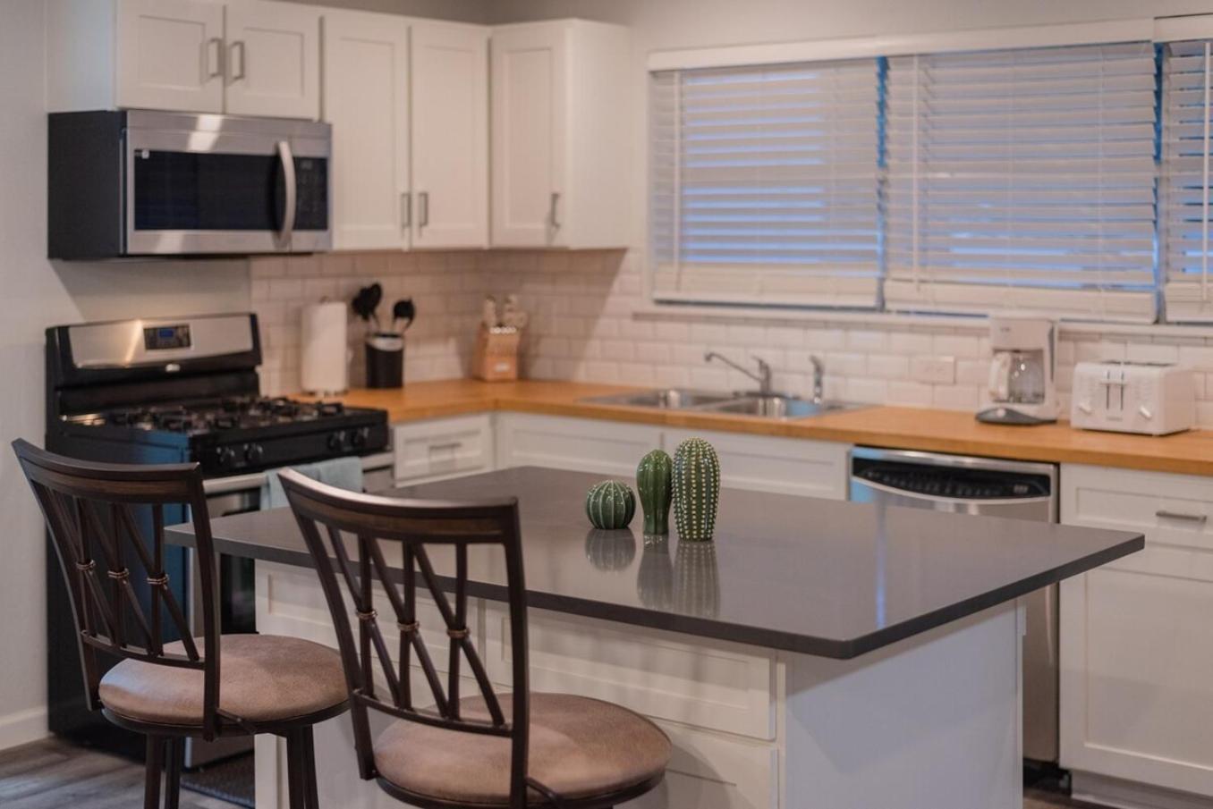 Luxurious Home With Hot Tub & Tree Deck By 6Flags San Antonio Eksteriør billede