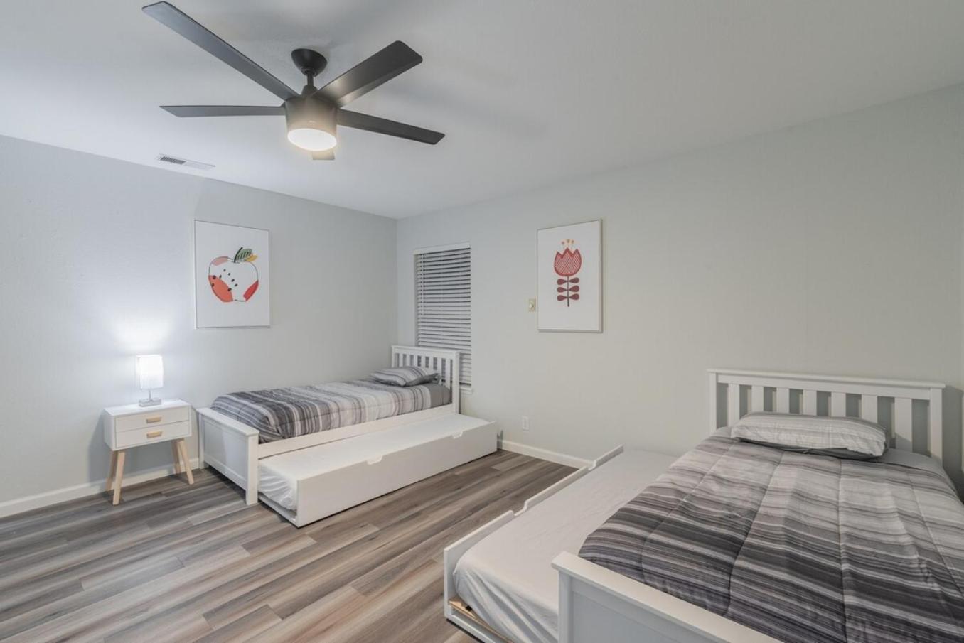 Luxurious Home With Hot Tub & Tree Deck By 6Flags San Antonio Eksteriør billede