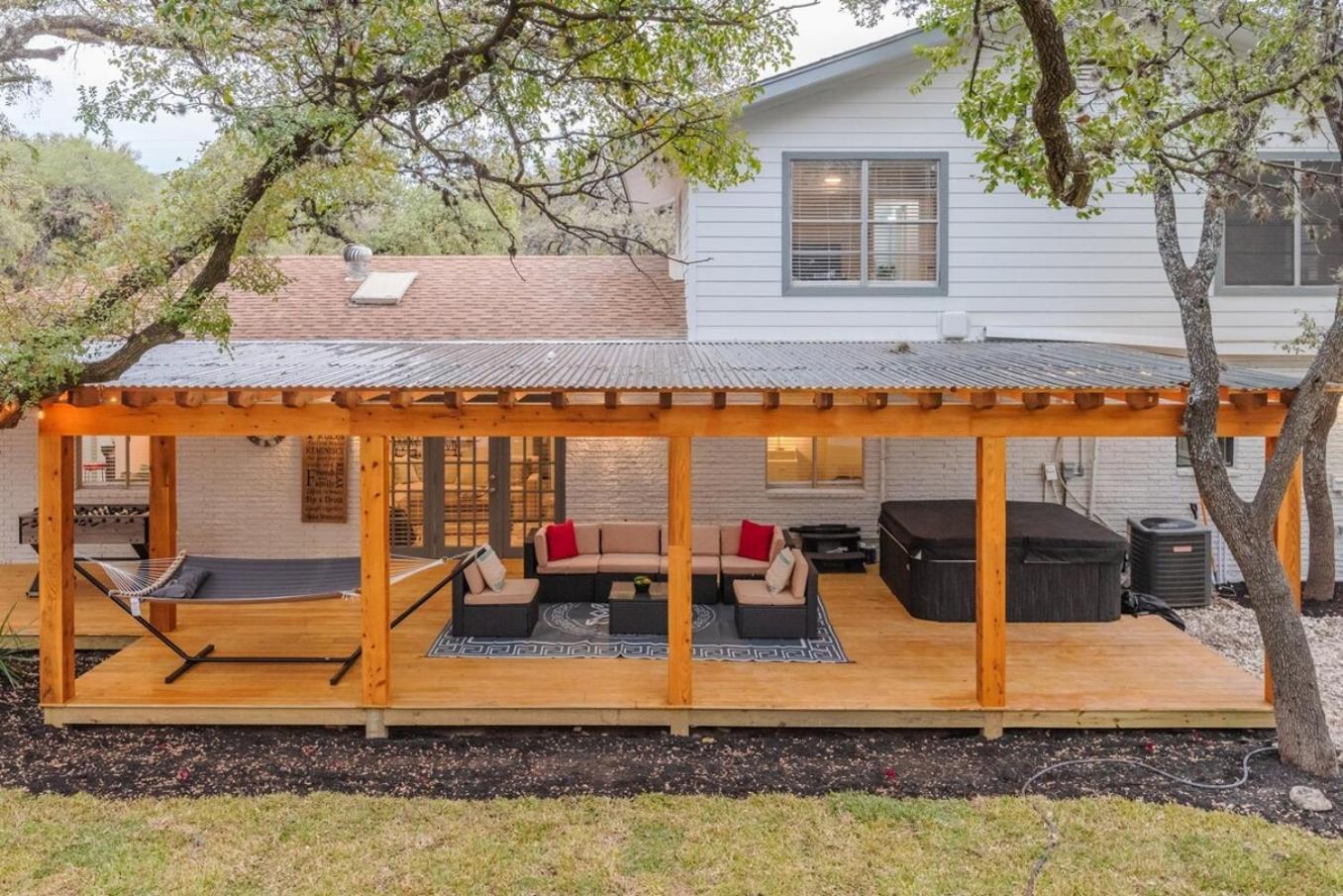 Luxurious Home With Hot Tub & Tree Deck By 6Flags San Antonio Eksteriør billede