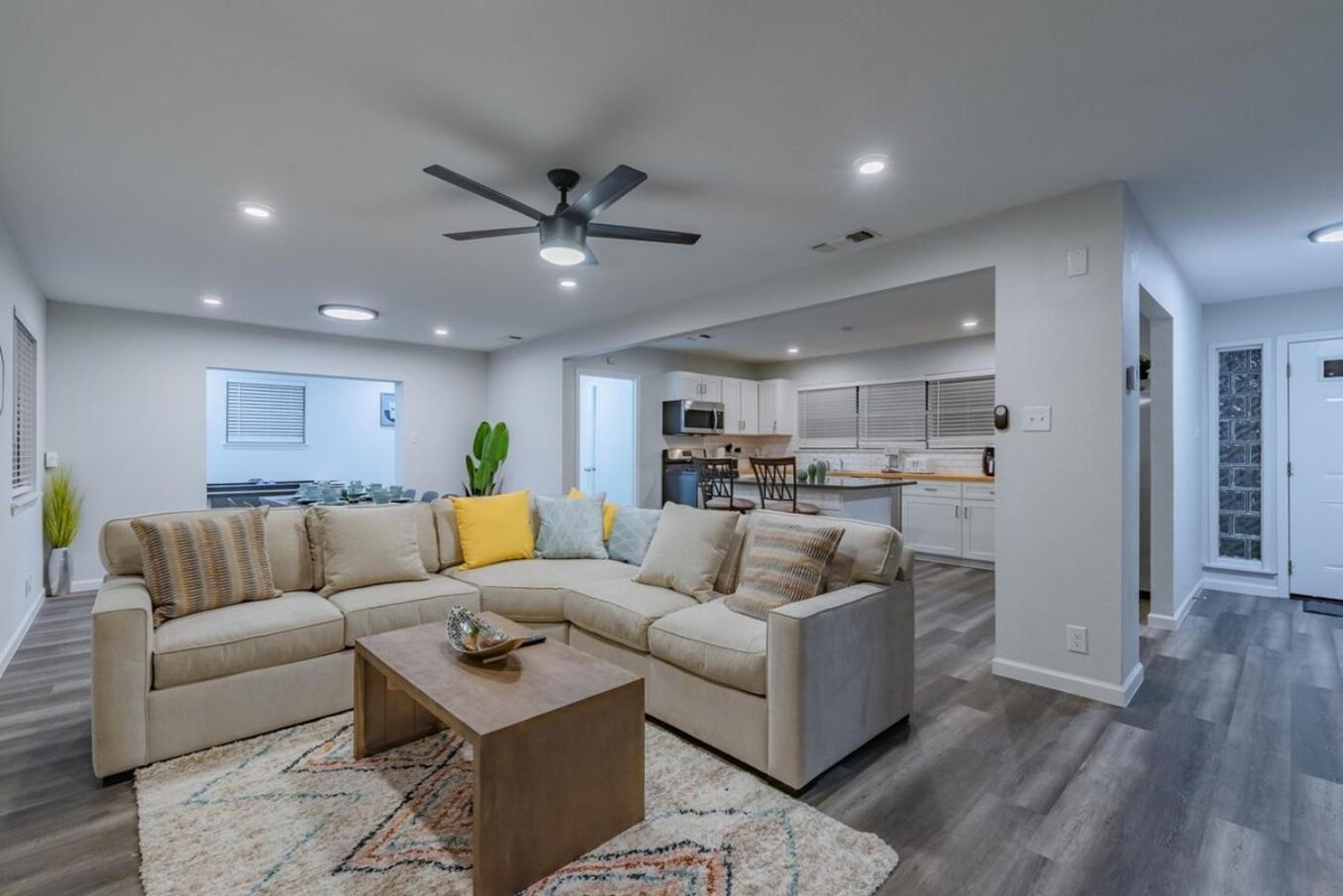 Luxurious Home With Hot Tub & Tree Deck By 6Flags San Antonio Eksteriør billede
